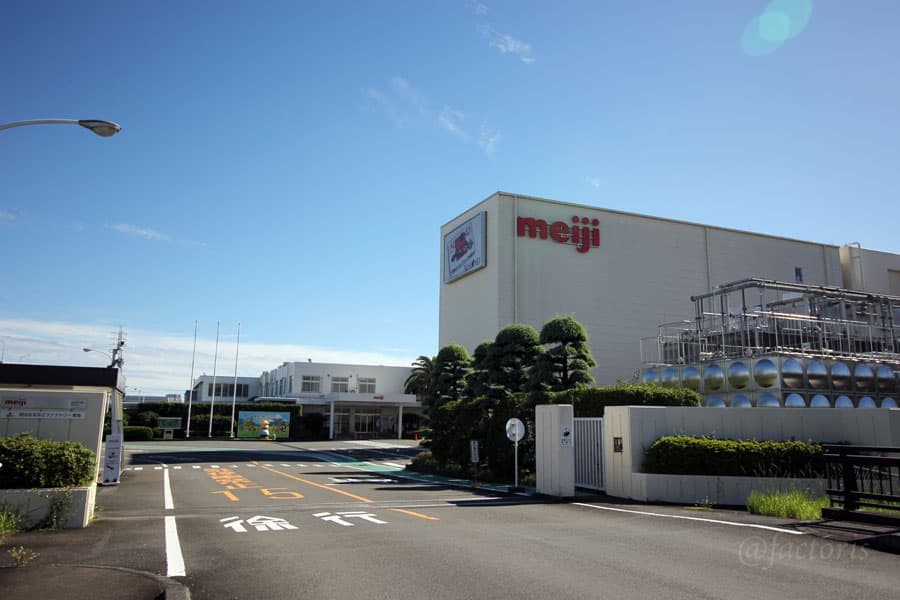 正門・左手に守衛所がありそちらで最初に受付